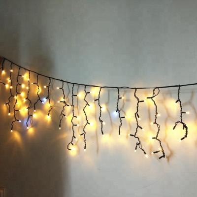 China IP65 Outdoor Waterproof Rubber Cable Warmwhite With White Sparkle Icicle Garland Light Extendable Led Christmas Light for sale