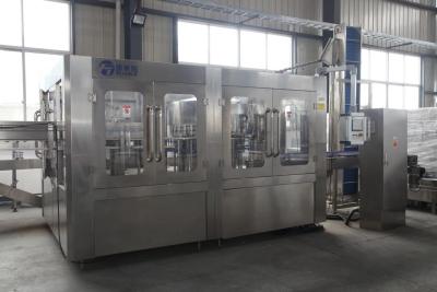 China Pequeña capacidad automática de la máquina de embotellado del agua mineral 12000-15000BPH en venta