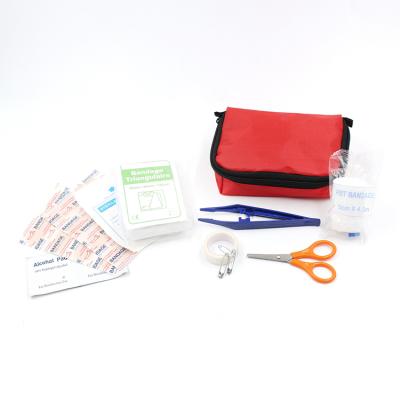 China Emergency Medical Portable Travel Survival First Aid Kit Bag With Supplies Te koop