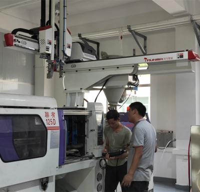 China Automatic Injection Molding Machine Three OR Five Axis Robot Pick And Place Arm For 150T TO IMM 550T for sale