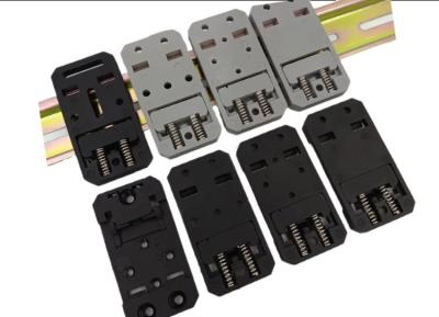 Κίνα 35mm Wide 67.5mm Long Nylon PA66 DIN Rail Clips Mount Holder A-35-2 σε μαύρο και γκρι χρώμα προς πώληση