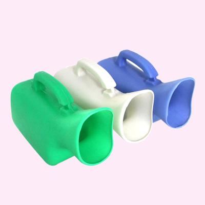 China Outdoor Portable Camping Toilet 1000ml Car Ride Female Urinal Plastic Bottle for sale