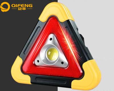 China LANDSCAPE CE triangle road hazard traffic portable waterproof traffic warning light for road safety dry battery emergency warning lamp for sale