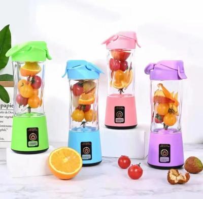 China Wholesale Custom Logo USB Rechargeable Portable Fruit Juicer Cup Machine Rechargeable Fruit Juice Portable Blenders for sale