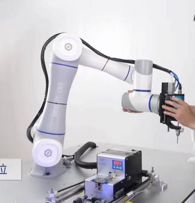 Chine Le robot de collaboration de manipulation avec la charge utile 10kg et la portée avec souplesse disposée 1300mm à vendre