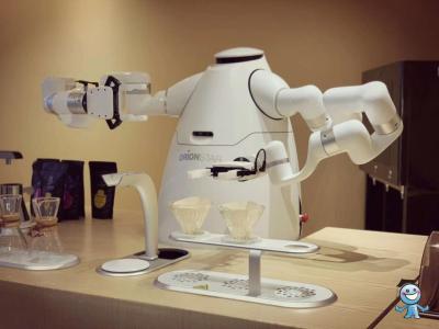 China Automatische Roboter-Kaffee-Maschine gießen handwerklicher Roboter Wechselstroms 100V zu machen über Kaffee zu verkaufen