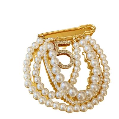 China Luxury Designer Costume Jewelry Fashion Brand Jewelry Broaches Pin Brooch for sale