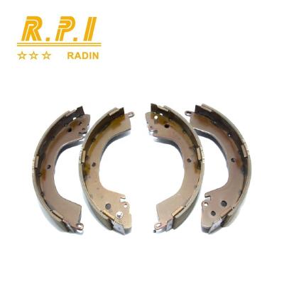 China Semi Metallic High Quality Brake Shoe Set For MITSUBISHI SPACE SPEED L200 L400 MR496333 MR178826 MB895475 for sale