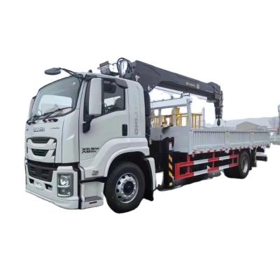 Chine Cran monté sur un camion de fret polyvalent Élevation efficace et stabilité du transport pour la logistique de la construction Cranes à jib puissantes à vendre