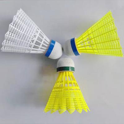 China Custom nylon training badminton shuttlecocks same as YY MAVIS 10 nylon badminton shuttlecocks for sale