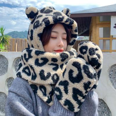 China 2021 COMMON Women's Hats Autumn Winter New Products Wholesale Leopard Print Winter Hat Scarf Set Warm for sale