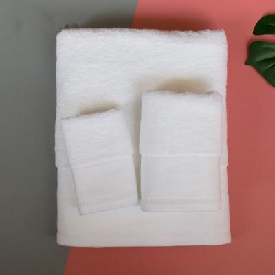 China Cotton Hotel Bathroom Absorbent Fluffy Luxury Bath Towel Set 100% Cotton for sale