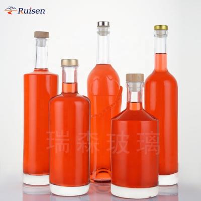 China 750ml Beverage Liquor Glass Vodka Bottle Fancy Liquor Glass Transparent Bottles for sale