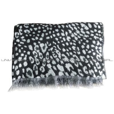 China Eco-friendly Black And White Leopard Pattern Wrap Scarves 100% Acrylic Head Scarf Women's Scarves And Wraps for sale