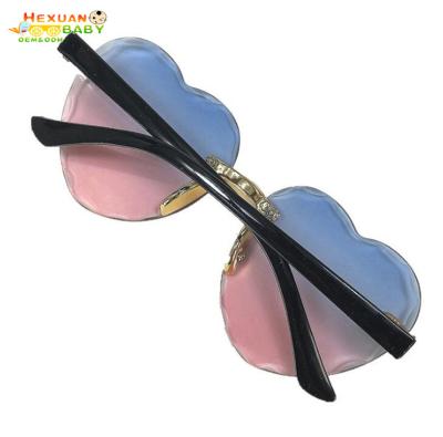 China 2021 new fashion children's sunglasses sunglasses shape heart shape children sunglasses flower love girl glasses for sale