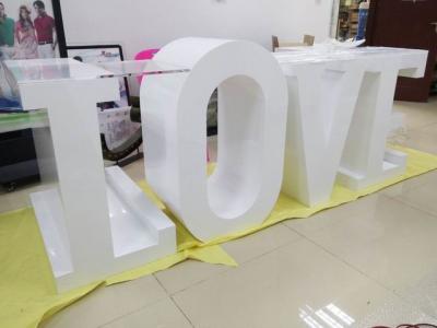 Chine Le grand chapiteau en bois blanc d'amour de LED marque avec des lettres la position libre pour épouser des lumières à vendre