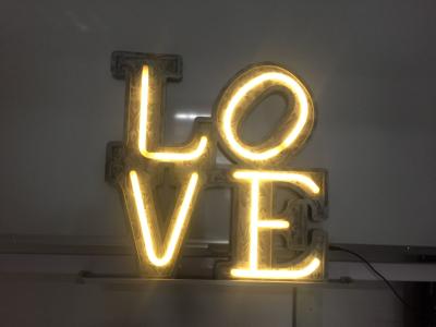 China El LED hermoso encendió poder del enchufe de la CA de las letras de amor/de las letras de la carpa de la boda en venta