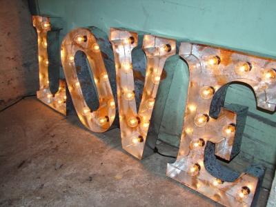 China La aduana LED encendió/los 43cm las letras de la carpa de la película del vintage de las letras de amor 17