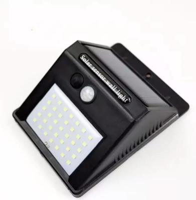 China IP65 LED Solar Powered Motion Sensor Wall Light Outdoor 50000Hrs Corrosion Resistant en venta