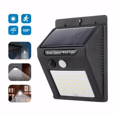 China AC 85-265V 4000K Black Outside LED Solar Wall Light 5 Years Warranty for sale