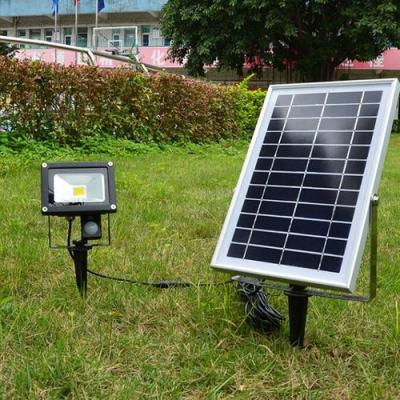 China Alta calidad IP65 Jardín fuerte ajustable exterior resistente al agua LED luz solar de inundación en venta