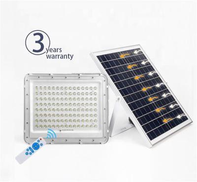 Cina IP65 Super luminosa luce di inondazione LED esterna dal crepuscolo all'alba a energia solare in vendita