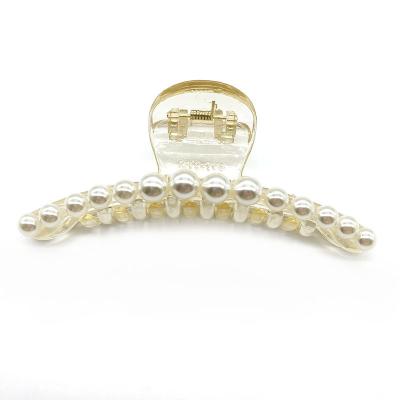 China Retro Pearl Acrylic Elegant Temperament Girl Big Bath Hair Claw for sale