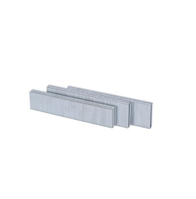 China Flat Galvanized P32 Pneumatic Series Staples For Roofing, Furnituring, Construction for sale