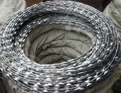 China Alambre galvanizado acuerdo del hierro para el cercado acordeón del alambre de púas de la maquinilla de afeitar en venta