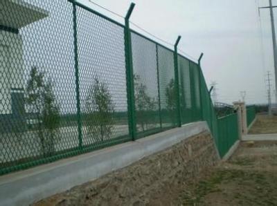 China Boundary Wall wire fencing mesh For Leisure Sports Field / School Chain Link Fence for sale