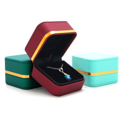 China Wholesale Fashionable Jewelry Display Box Jewelry Gift Box Beautiful PU Leather Plastic OEM Customized Logo Item Package Color Accept ODM for sale