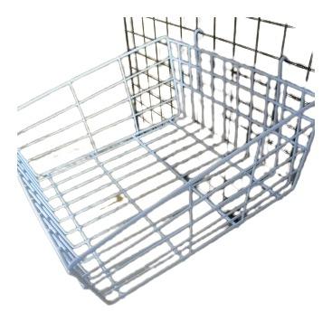 China Widely Used Clothing Special Design Grid Basket Wire Storage Hanging Basket for sale