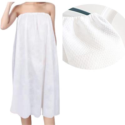 China Hygienic Commercial Use Nonwoven Bath Towel Wrap Robe For Spa Salon Disposable Sauna Salon Robe for sale