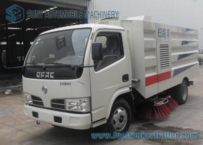 Chine camion d'hygiène de 4x2 Dongfeng, camion de balayeuse de 5000L 2000KG à vendre