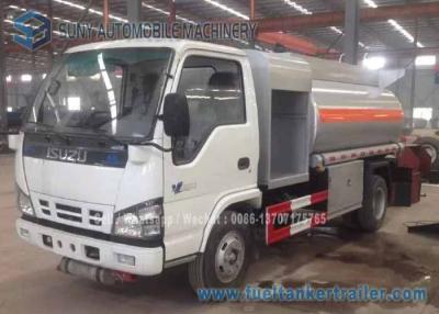 China El acero de carbono de gasolina y aceite del remolque del tanque de ISUZU 4x2 4000 L reaprovisiona el camión de petrolero de combustible en venta