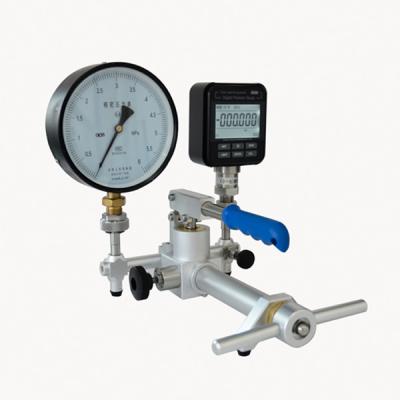 China 60bar Pressure Range HS703 Handheld Pressure Calibration Pump for Vacuum/Low Pressure for sale