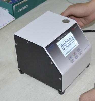 Cina Monitor della pressione sanguigna portatile con batteria al litio ricaricabile e precisione dello 0,05% F.S. in vendita