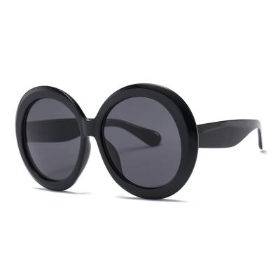 China Fashion sunglasses European and American fashion around the street style female sunglasses large frame fashionable sunglasses for sale