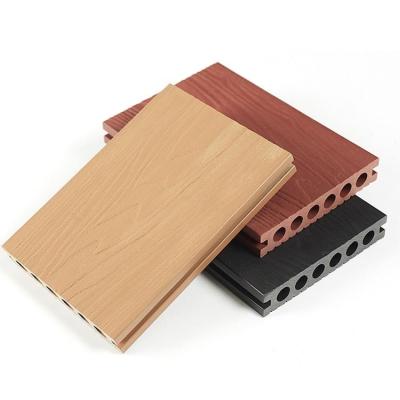 China Outdoor Wood Plastic Composite Decking Board for Flooring with Ce en venta