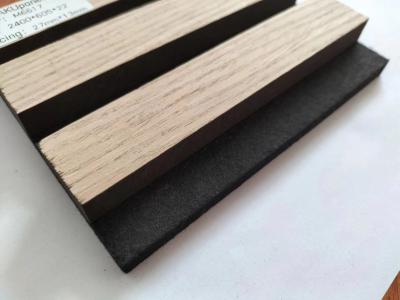 China slat wooden wall panels  Office Studio Akupanel Wooden Slatted Sound Absorbing Proofing Wood Slat Wall en venta