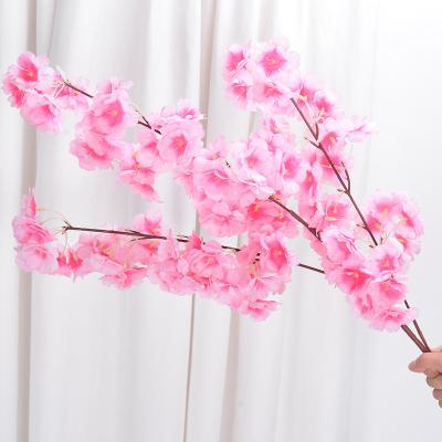 China Wholesale Hot Sale Cheap Artificial Cherry Blossom Flower Silk Cloth for Hotel Wedding Party Decoration Showroom Home Design for sale