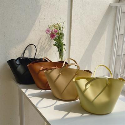 China New Korean Fashion Women's Bag Fashion Large Capacity PU Bucket Open Shoulder Bag for sale