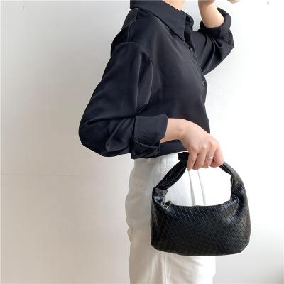 China The Other New 2022 Personality Fashion Simple Bag Women Bags Ladies Knot Handbags PU Braided Leather Small Handbags for sale