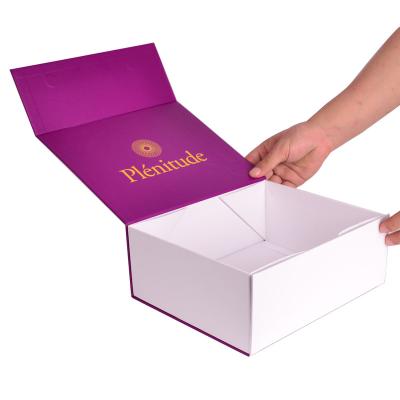 China Custom Elegant Luxury Magnetic Closure Folding Paper Gift Boxes Recyclable For Clothing Shoes Hair Wine Cosmetic Gift Box for sale