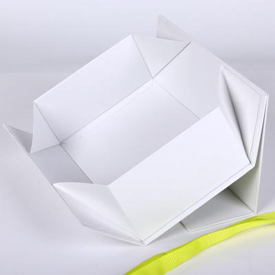 China Recycled Materials Plain White Paper Shaped Cardboard Rigid Gift Box Printing Custom Foldable Paper Clamshell Magnetic Gift Box for sale