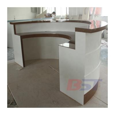 China Environment Friendly Simple Design Artificial Stone Round Commercial Wine Bar Counters Half Checkout for sale