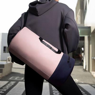 China 2021 fashion fitness travel bag fitness bag can hold shoes fitness bag independently can separate dry and wet clothes for sale