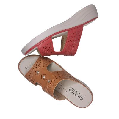 China Hot Selling Fashion Trend Summer New Design Ladies Leather Slippers 2022 Custom Logo Flat Women Slippers for sale