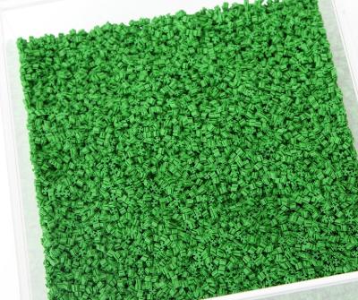 中国 TPE Rubber Synthetic Turf Infill , 1.3g/Cm3 Artificial Turf Cooling Infill 販売のため