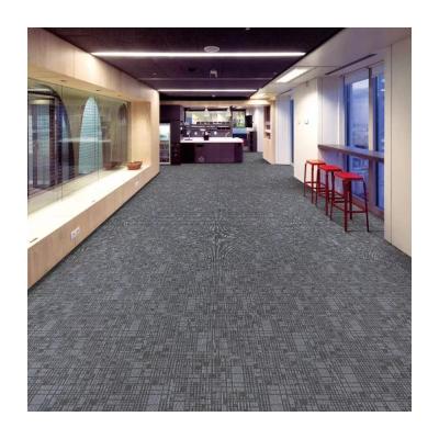 Chine 50x50 Carreaux de tapis modulaires amovibles de bureau 3 kg/m2 Rectangle pour espaces professionnels à vendre